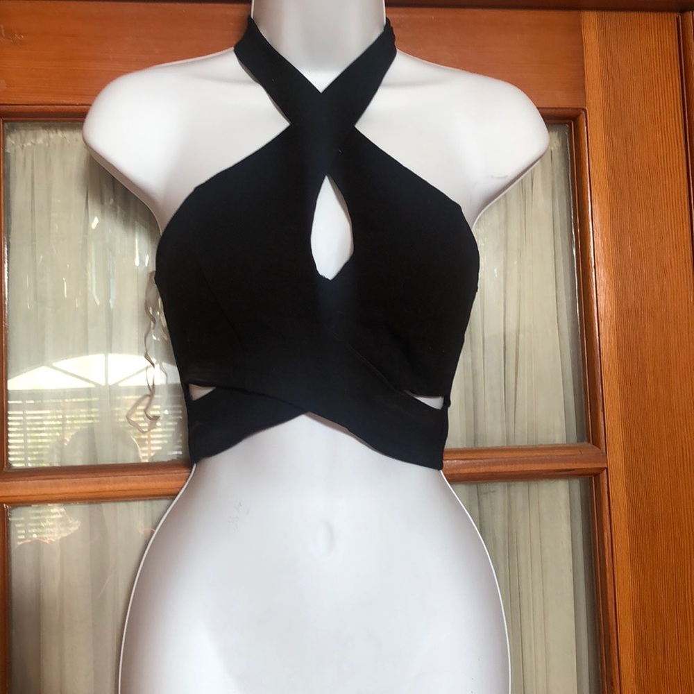 ✨Black Twisted Halter Top✨